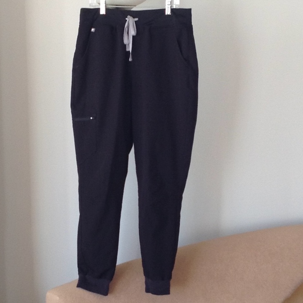 🐾💕🐾 Figs - (2) pc. Scrubs in Deep Rich Black. - Picture 3 of 8